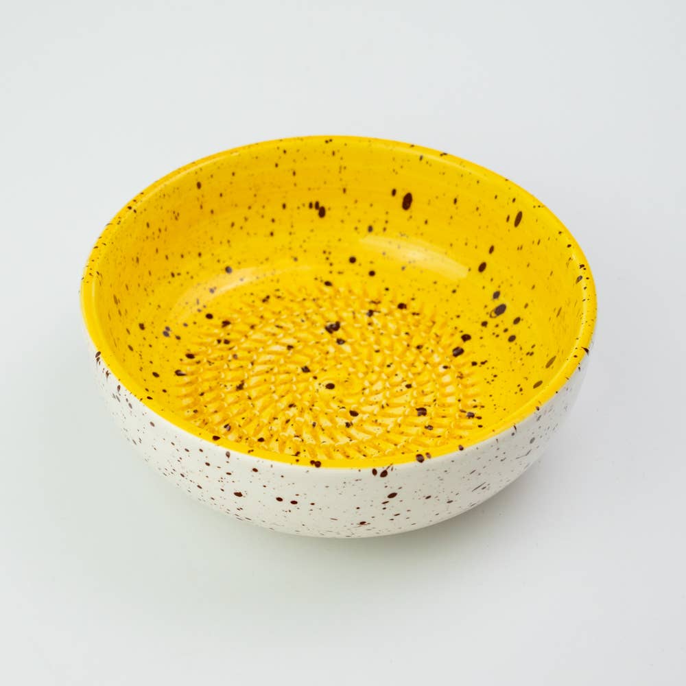 White and yellow grater bowl