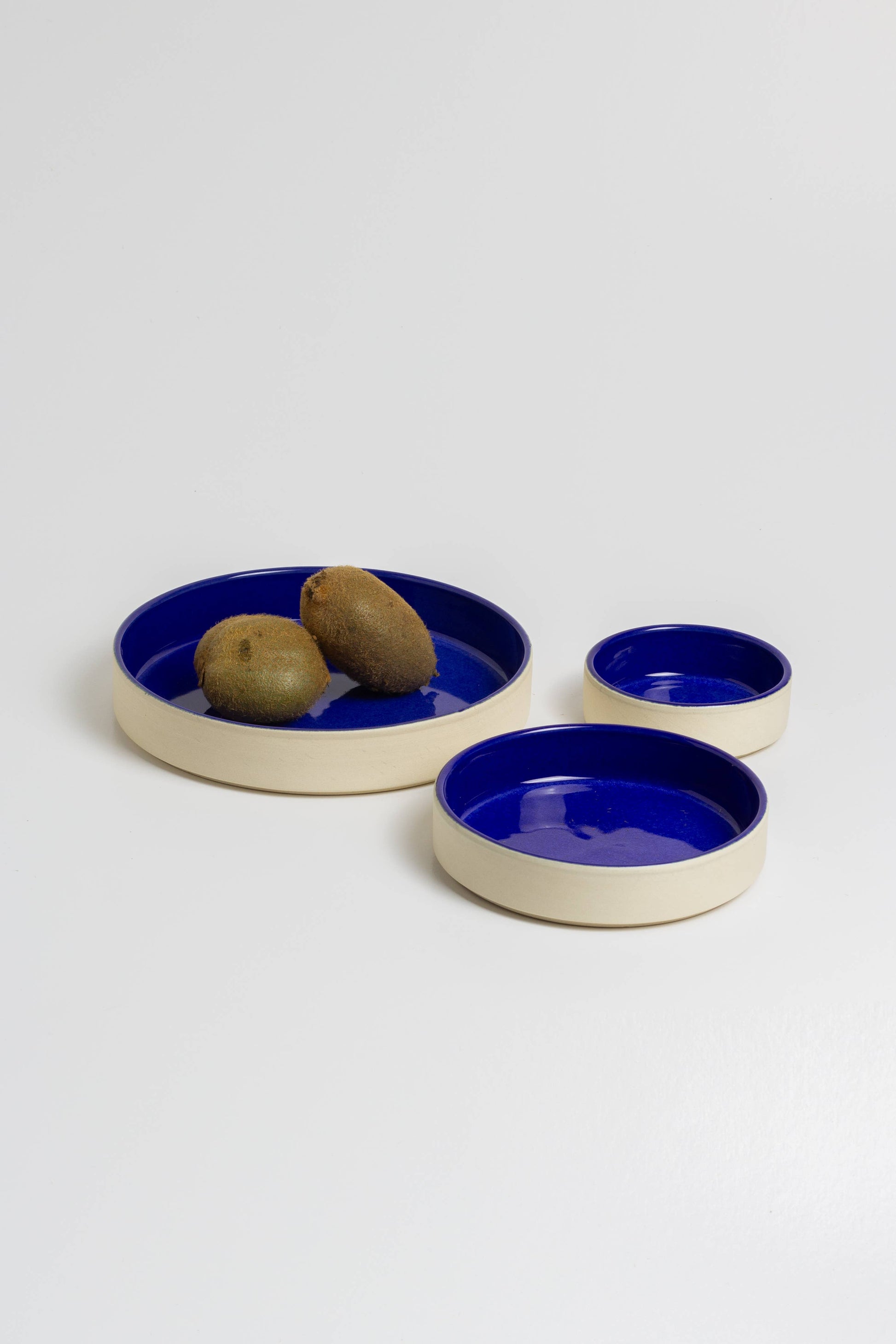set of 3 ceramic bowls with blue and cream finish