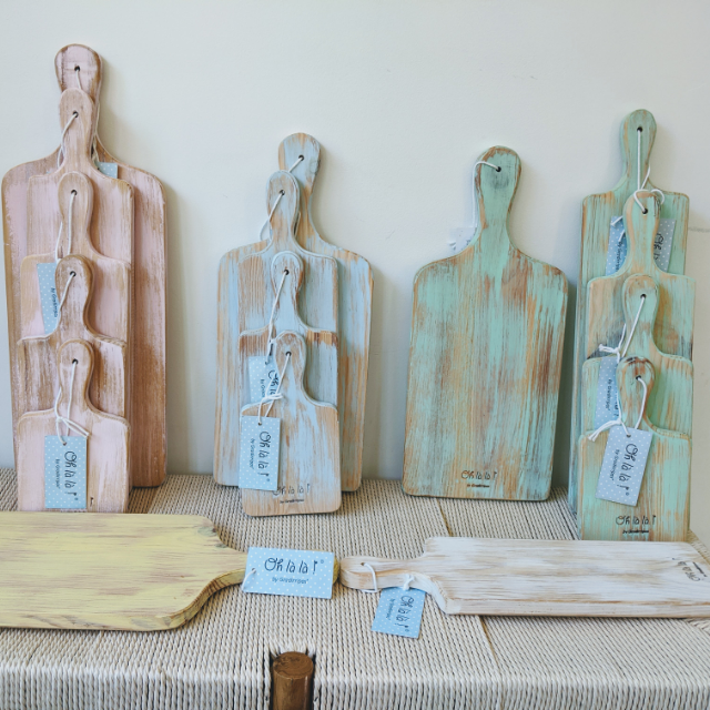 wooden serving boards pastel colours_Iberica